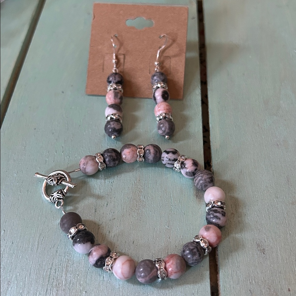 SOLD 🛑Pink and Gray Beaded Jewelry Set